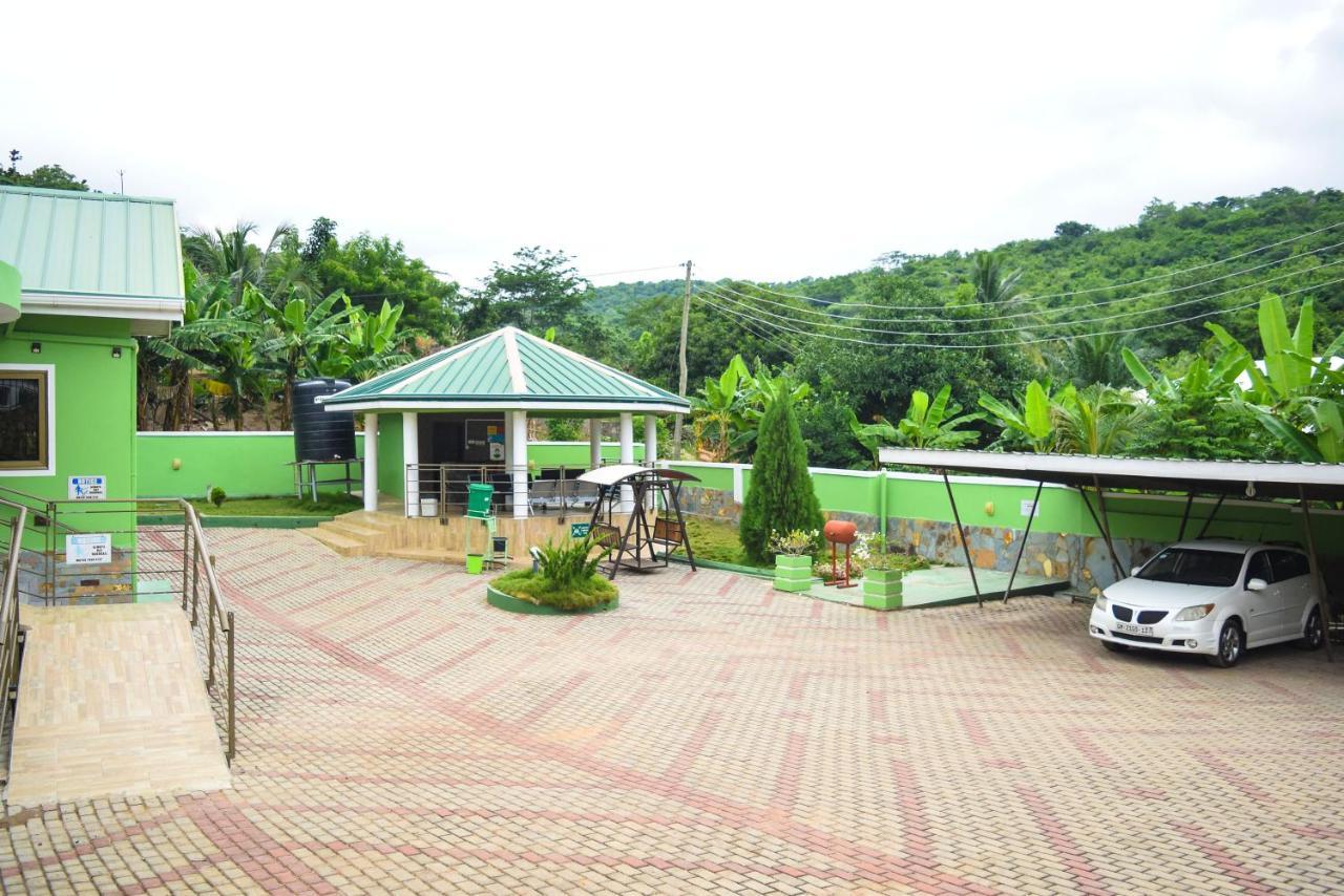 3A'S Guest House Akosombo Екстериор снимка