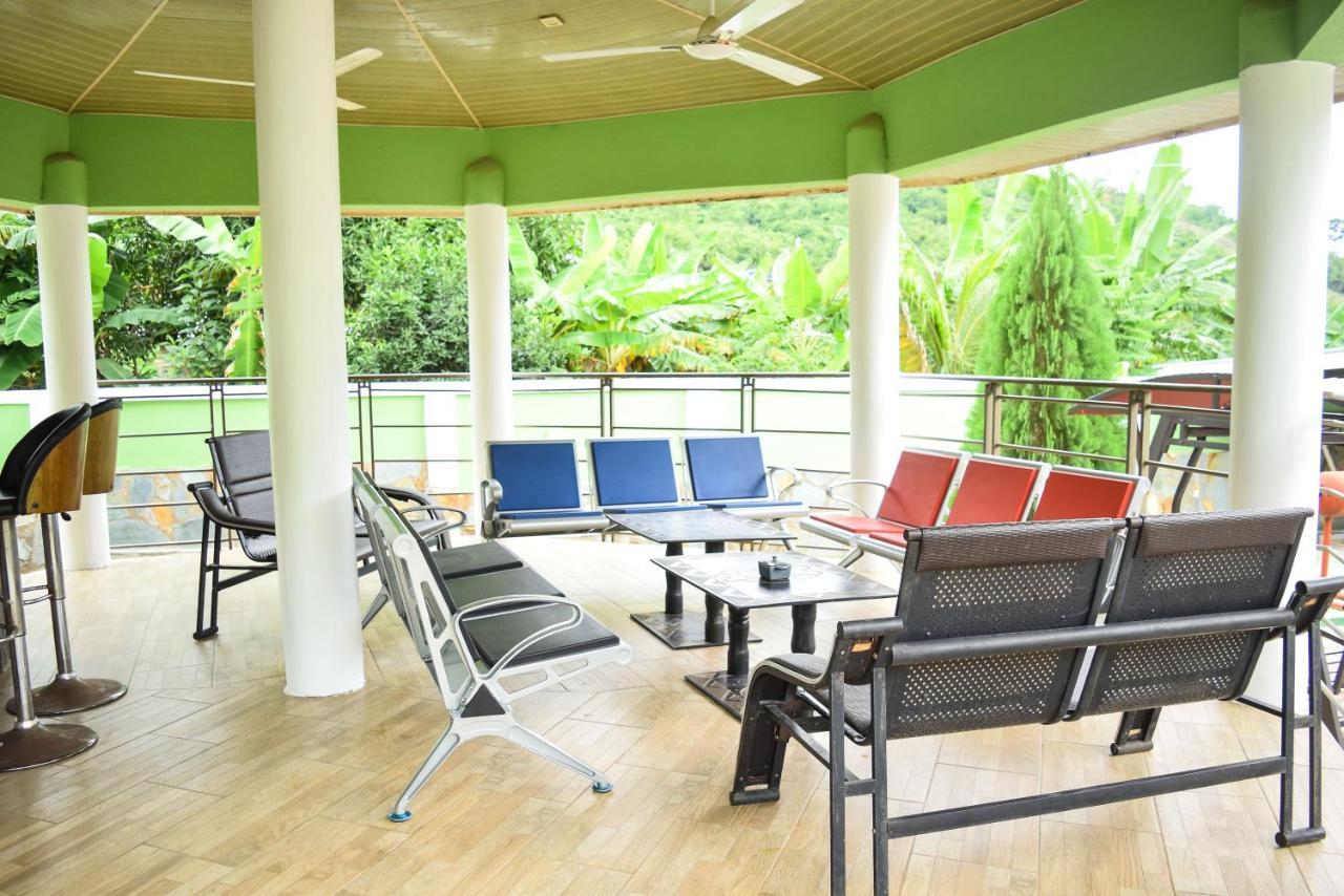 3A'S Guest House Akosombo Екстериор снимка