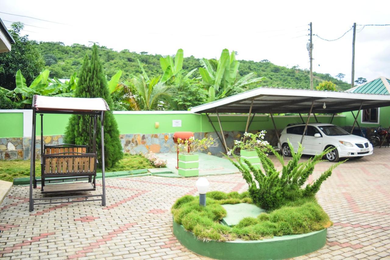 3A'S Guest House Akosombo Екстериор снимка