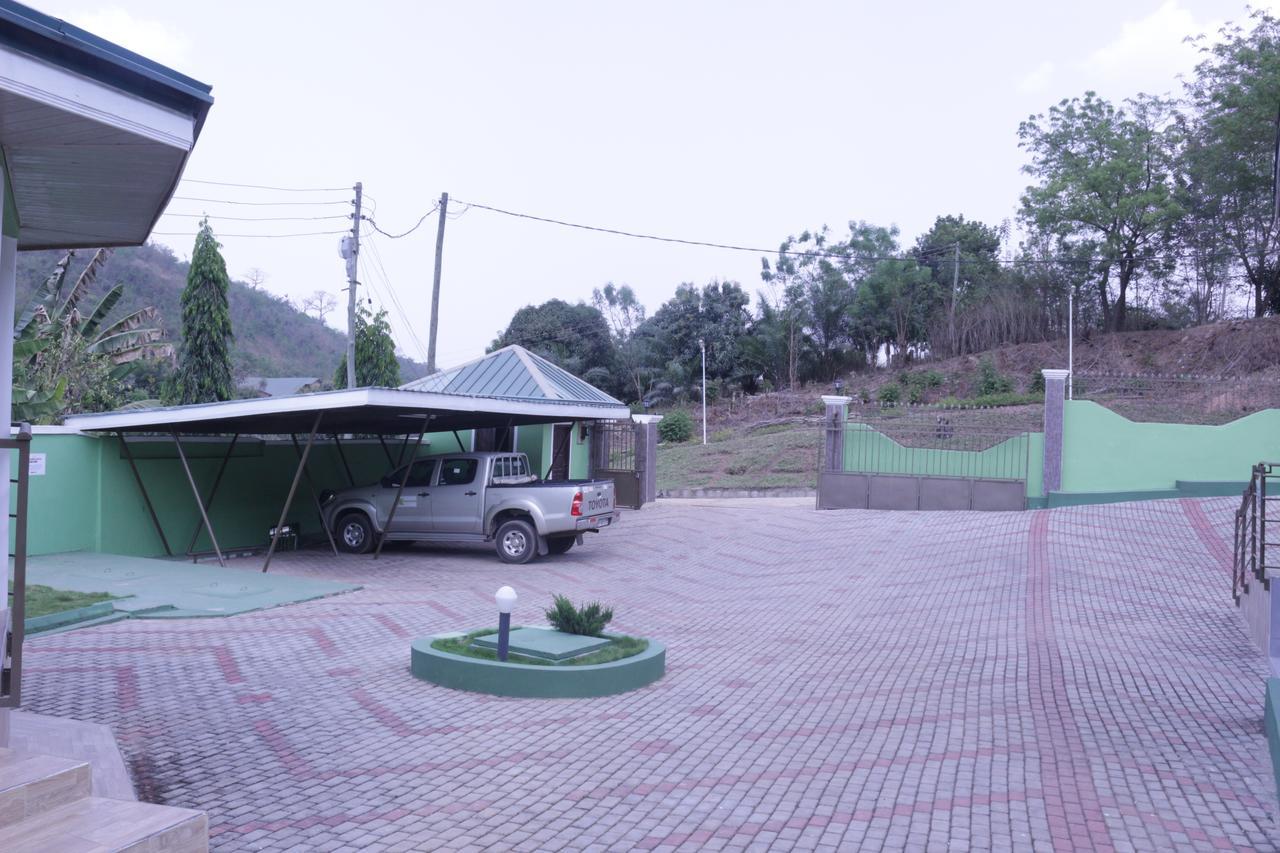 3A'S Guest House Akosombo Екстериор снимка