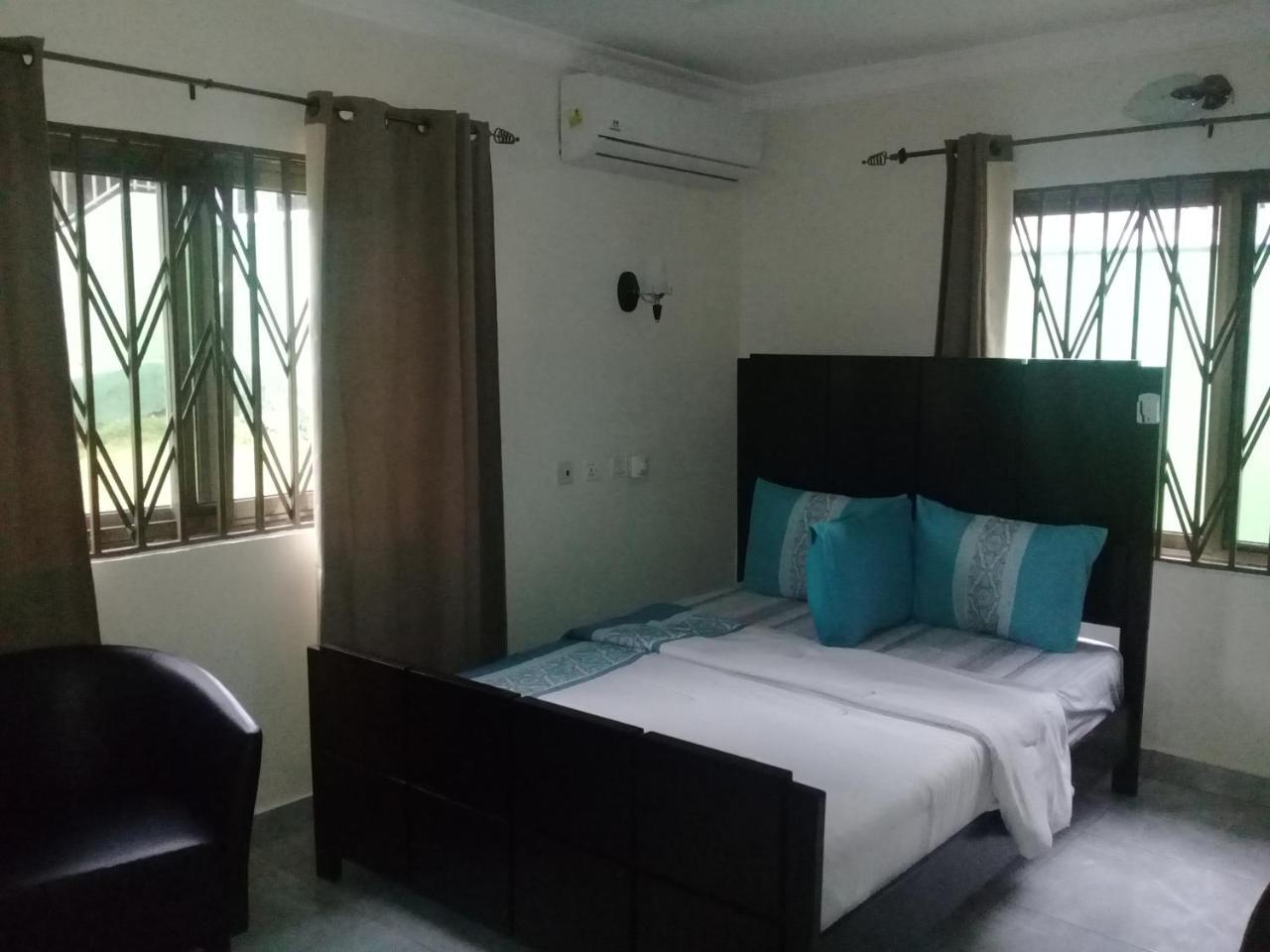 3A'S Guest House Akosombo Екстериор снимка