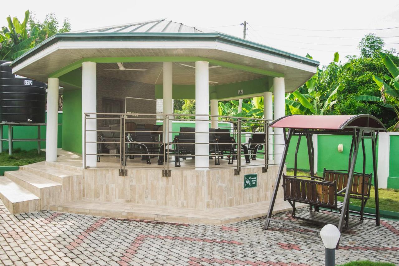 3A'S Guest House Akosombo Екстериор снимка