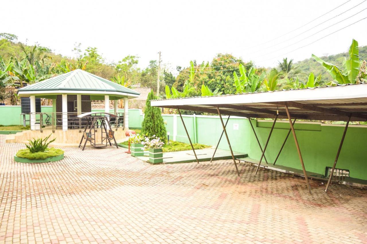 3A'S Guest House Akosombo Екстериор снимка