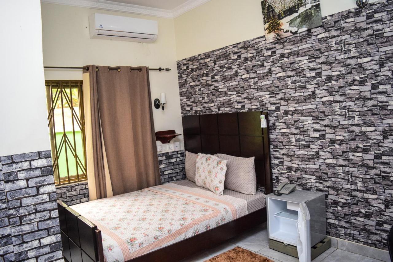 3A'S Guest House Akosombo Екстериор снимка