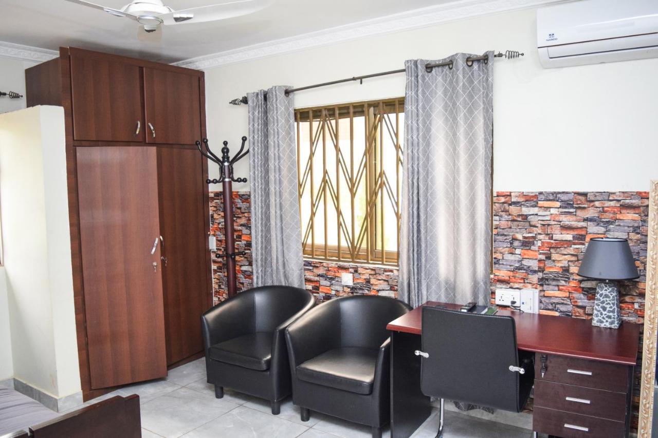 3A'S Guest House Akosombo Екстериор снимка
