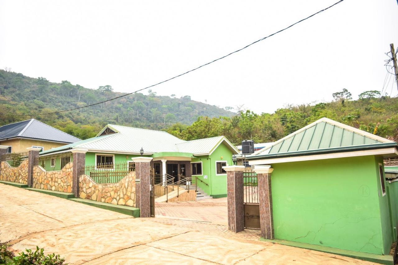 3A'S Guest House Akosombo Екстериор снимка
