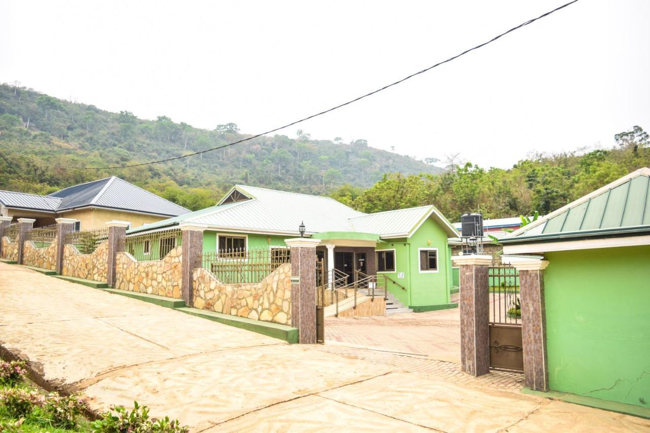 3A'S Guest House Akosombo Екстериор снимка