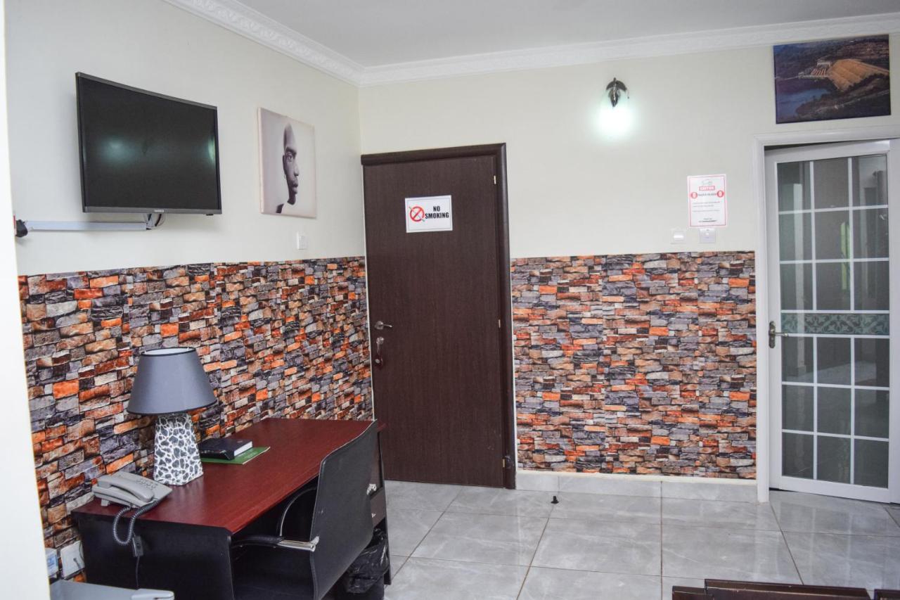 3A'S Guest House Akosombo Екстериор снимка